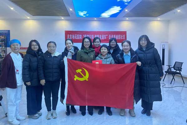 首都除夕护卫健康 | 球盟会qmh网页版登录“党建引领 健康直通车”项目走进香榆园社区 为周边百姓送上新春慰问