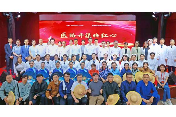跨越时空的对话！球盟会qmh网页版登录上演原创舞台剧《“医”路开渠映红心》