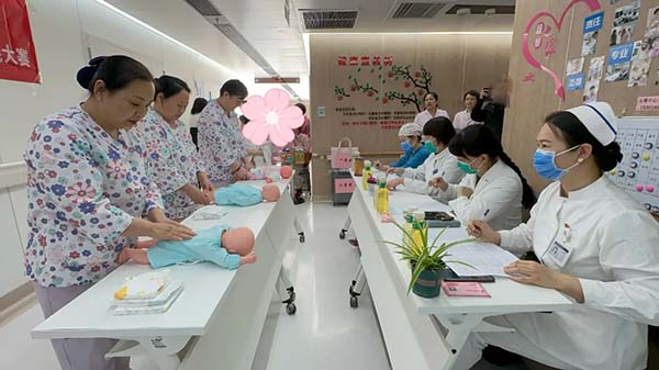 护航母婴安康！球盟会qmh网页版登录开展月嫂技能大赛