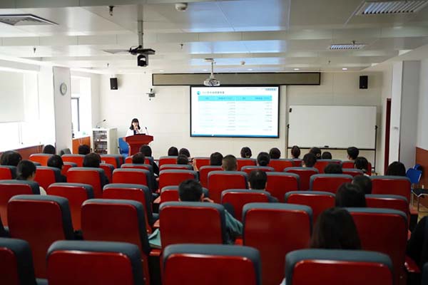 球盟会qmh网页版登录经济运营联合党支部开展“财经大讲堂”主题党日活动